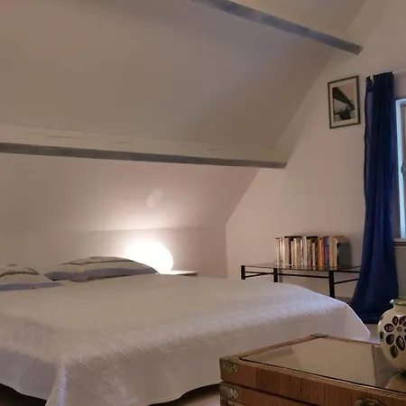 Maison De 2 Chambres Avec Terrasse A Lignerolles *