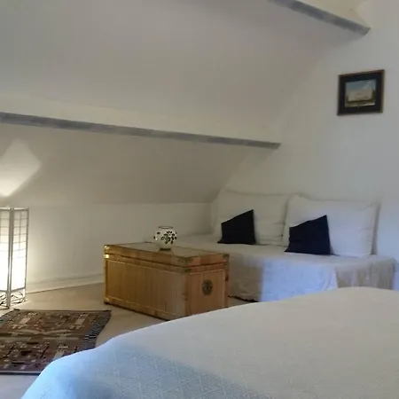 Maison De 2 Chambres Avec Terrasse A Lignerolles